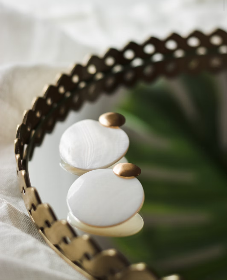 Royal Touch Style gold and white beaded bracelet photo – free earrings image on unsplash